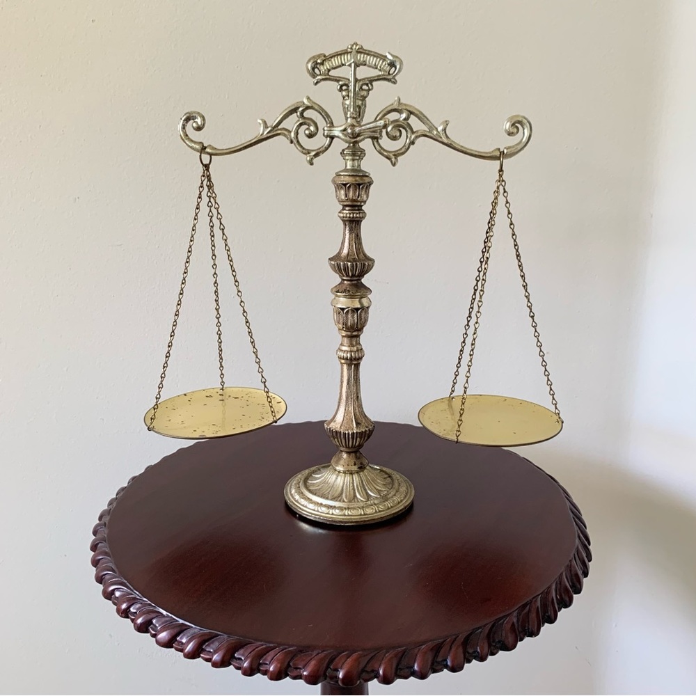 Antique-Style Scales of Justice Balances Decorative Centerpiece